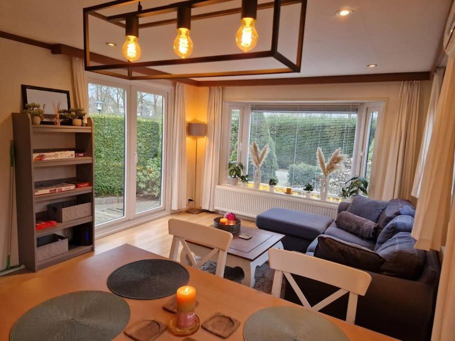 Chalet Voorzien Van Alle Gemakken In Een Bosrijke Omgeving Voorthuizen Ngoại thất bức ảnh